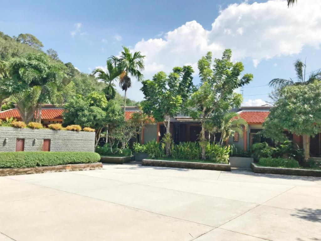 Royal Lee Resort And Spa Nai Yang Beach Eksteriør bilde