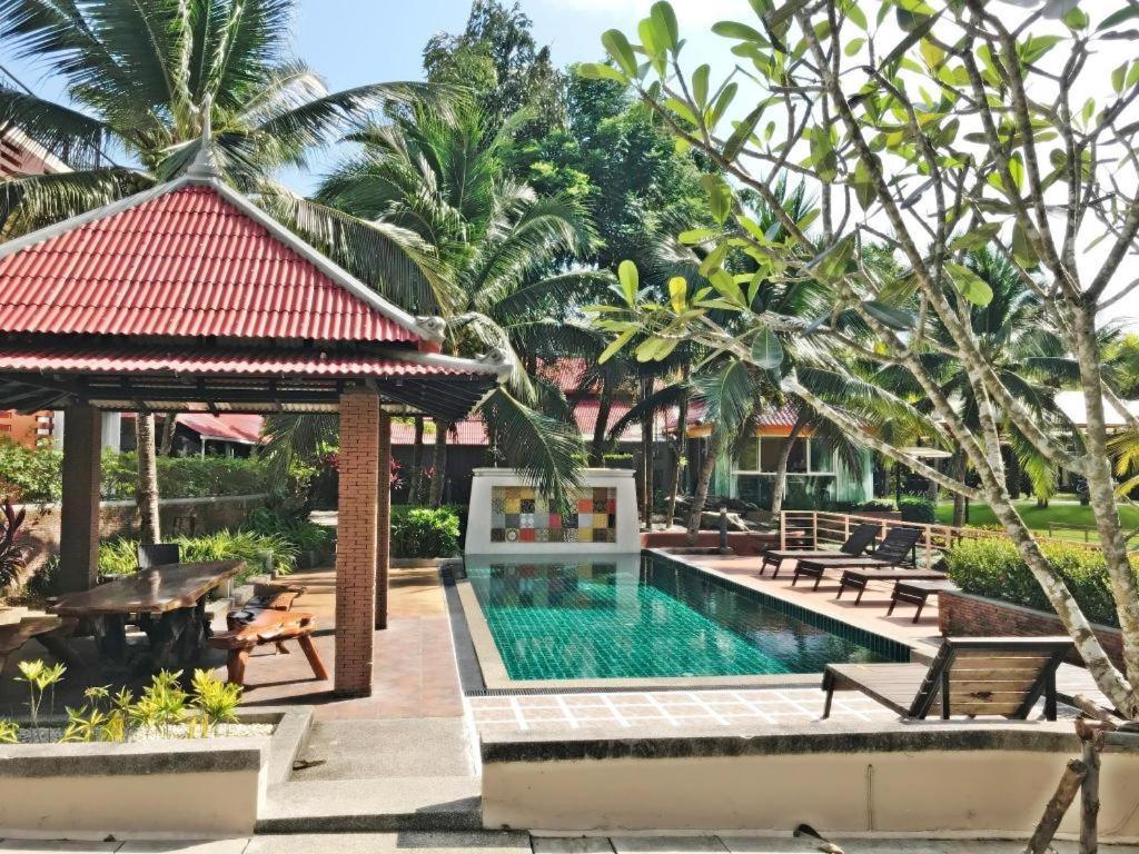 Royal Lee Resort And Spa Nai Yang Beach Eksteriør bilde